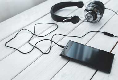 巴伦西亚2-1尤文图斯：西甲豪门主场力克意甲劲旅，精神与技术较量见证经典之战